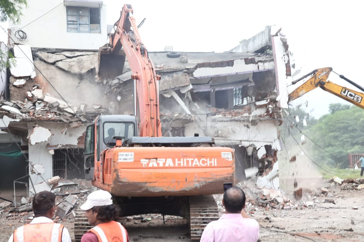 Indore: MR-4 road will be four lane before Simhastha in Indore, seven obstructions demolished