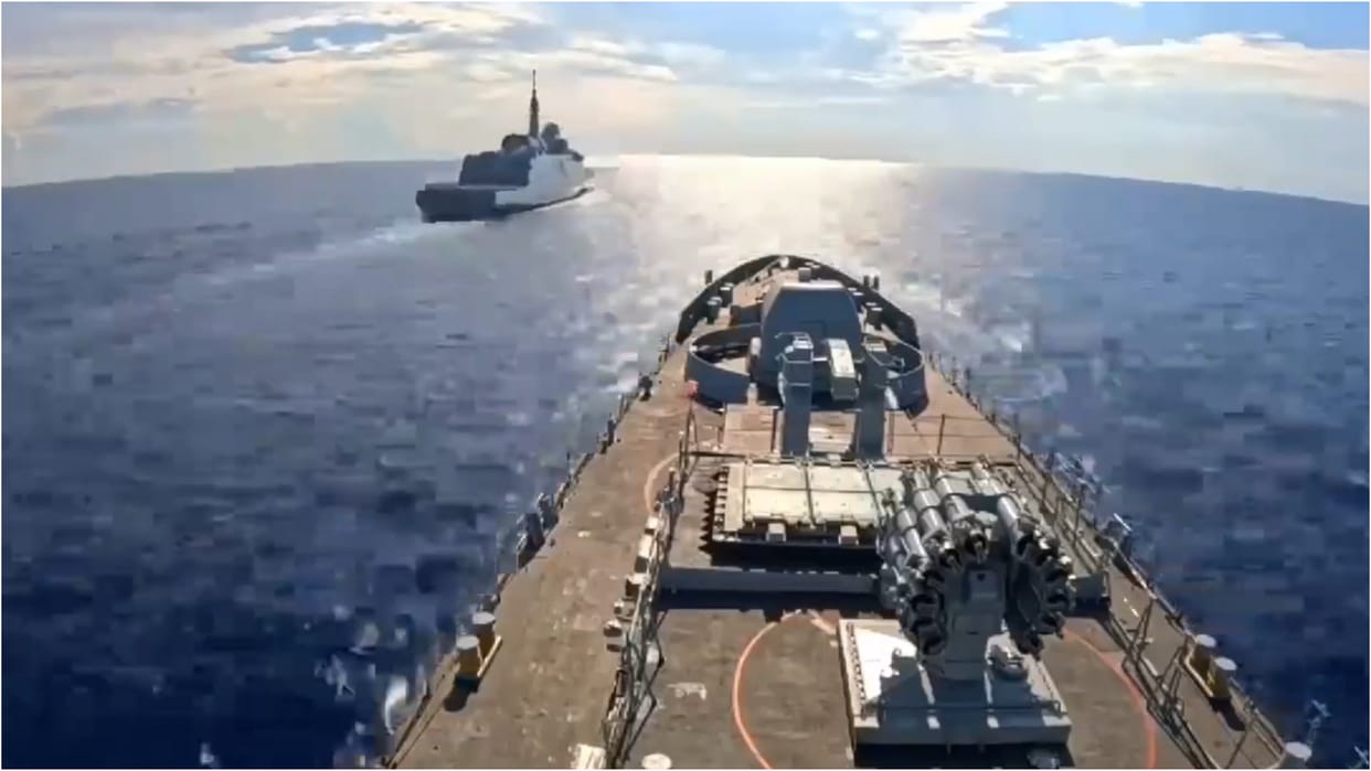 Indian Navy showed strength in the Mediterranean Sea, conducted maneuvers with France