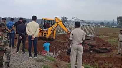 Contractor Committed Murder And Hid Body Under Water Tank Under Construction In Surguja - Amar Ujala Hindi News Live - Cg:ठेकेदार ने हत्या कर निर्माणाधीन पानी की टंकी के नीचे छिपाया शव,