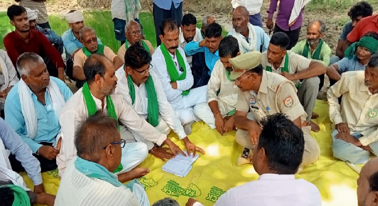 Demonstration by Bhakiyu Ara regarding electricity problem, official assured to resolve it as soon as possible