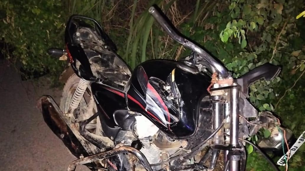 Kanpur Accident, Unknown vehicle hit the bike, two friends died and the third one was seriously injured