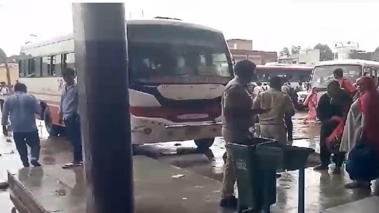 miscreant shot woman in head at Mahendragarh bus stand, she died on spot; police is investigating CCTV
