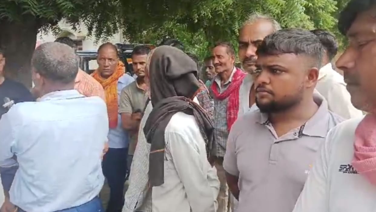 dead body of girl found field in jaunpur she missing police and family searching her one woman custody