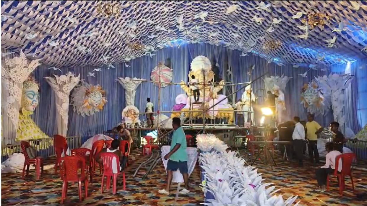 Janjgir: Grand preparations for Ganesh Chaturthi in Champa, 20 feet high Ganesh idol, Chanda Mama's theme is d