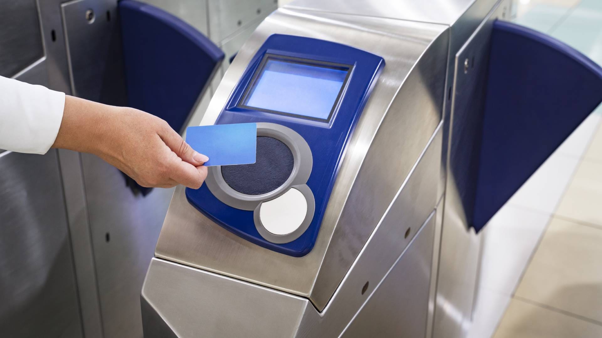 No More Metro Card Hassle, Your Smartphone Now Works as Virtual Metro Card via QR Code