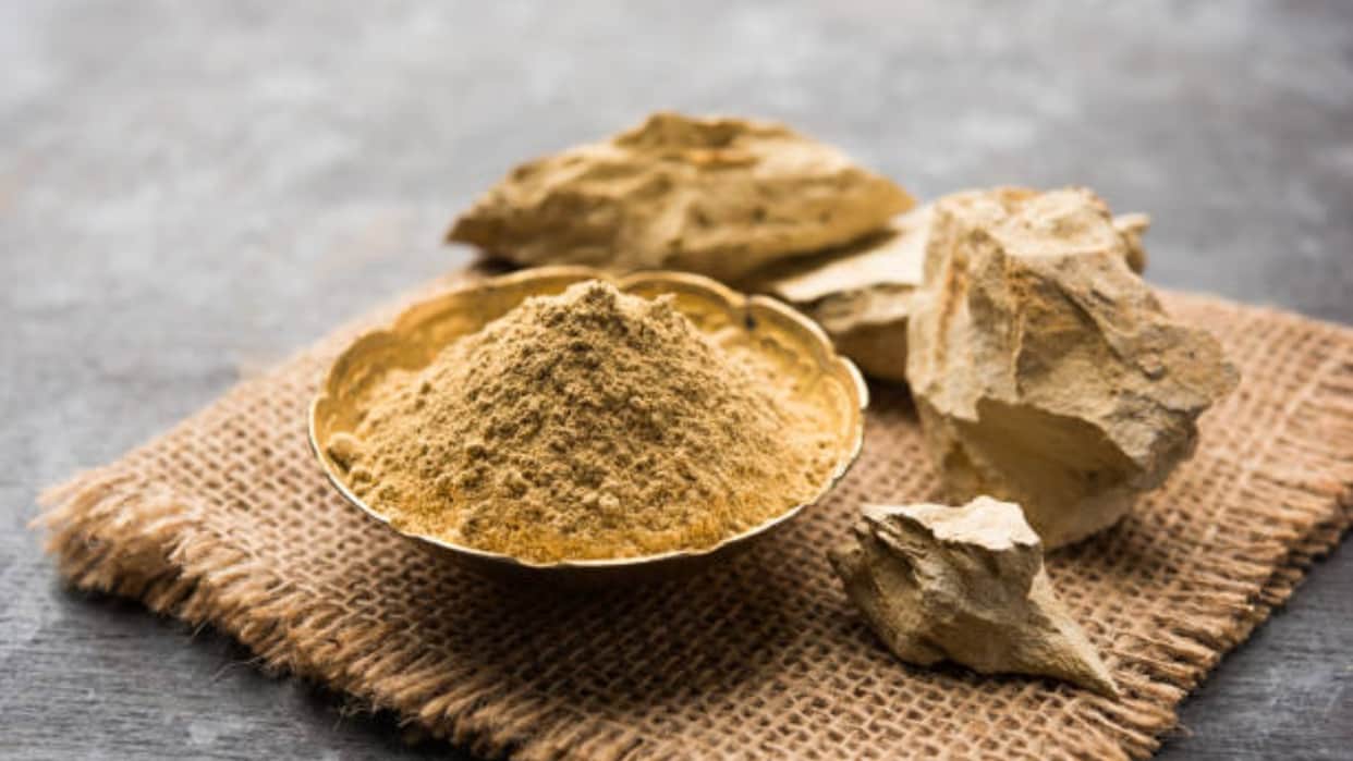 Benefits Of Multani Mitti in hindi multani mitti ko istemal karne ka sahi tarika