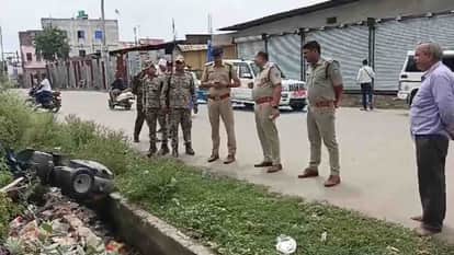 Morena News: The miscreants hit the businessman riding a scooter and took away the bag full of money