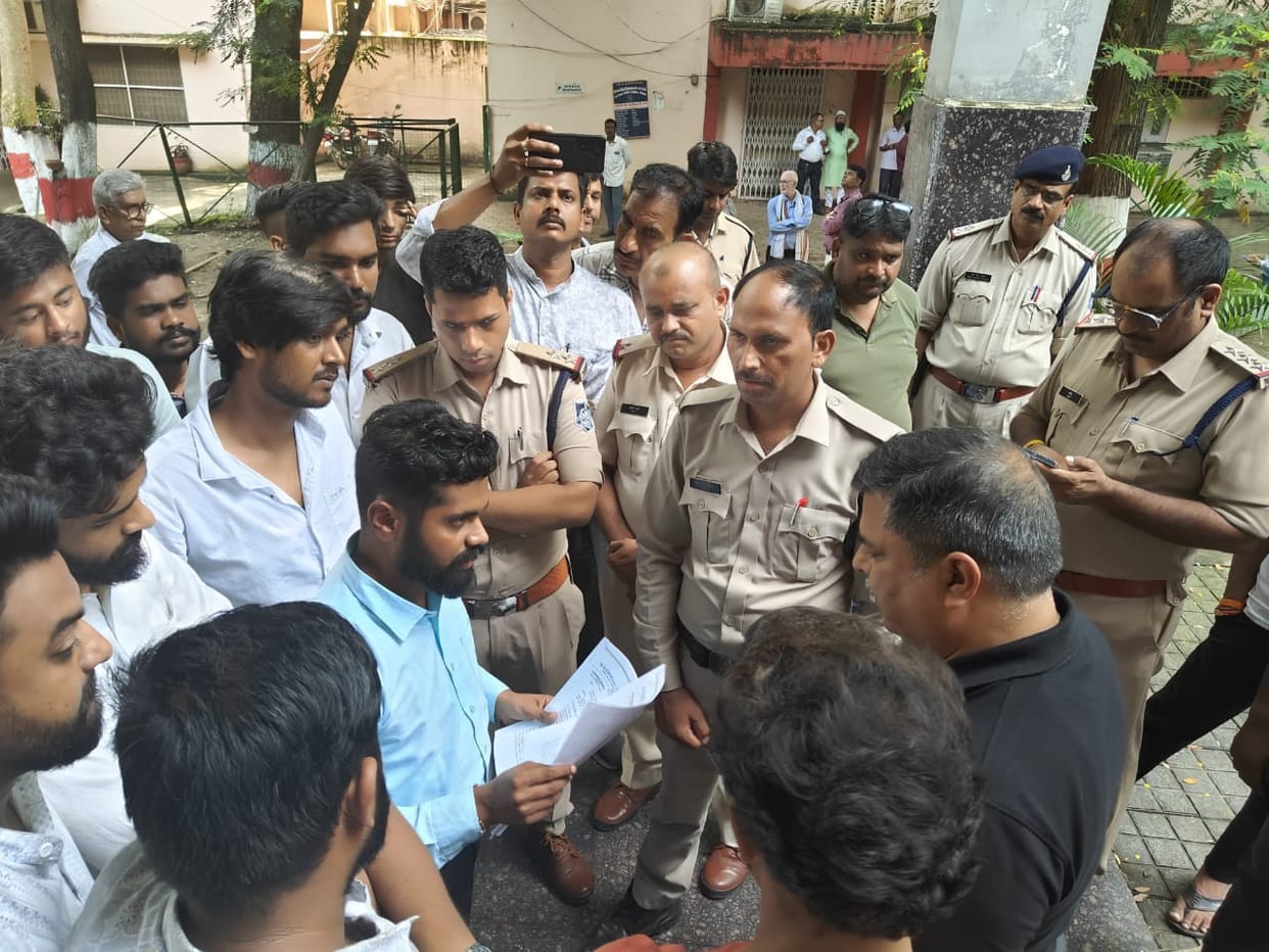 Clash between NSUI workers and police who reached BU for Campus Chalo campaign, campaign being run across the