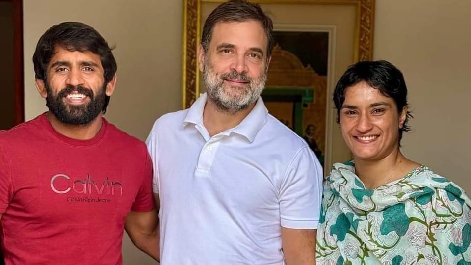 Sakshi Malik claim- Babita Phogat wanted to become WFI chief, she encouraged wrestlers to protest