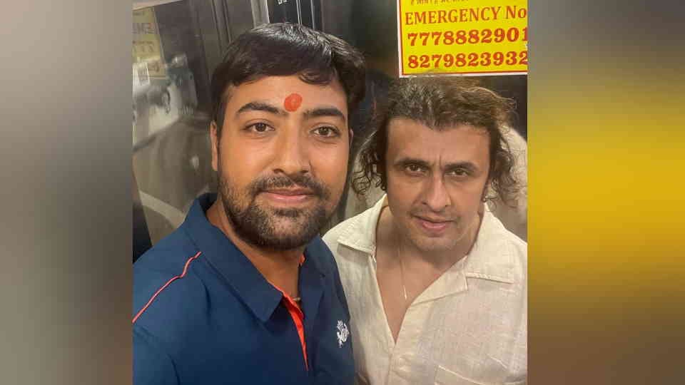Singer Sonu Nigam Reached Rishikesh click photos with fans Uttarakhand news in Hindi