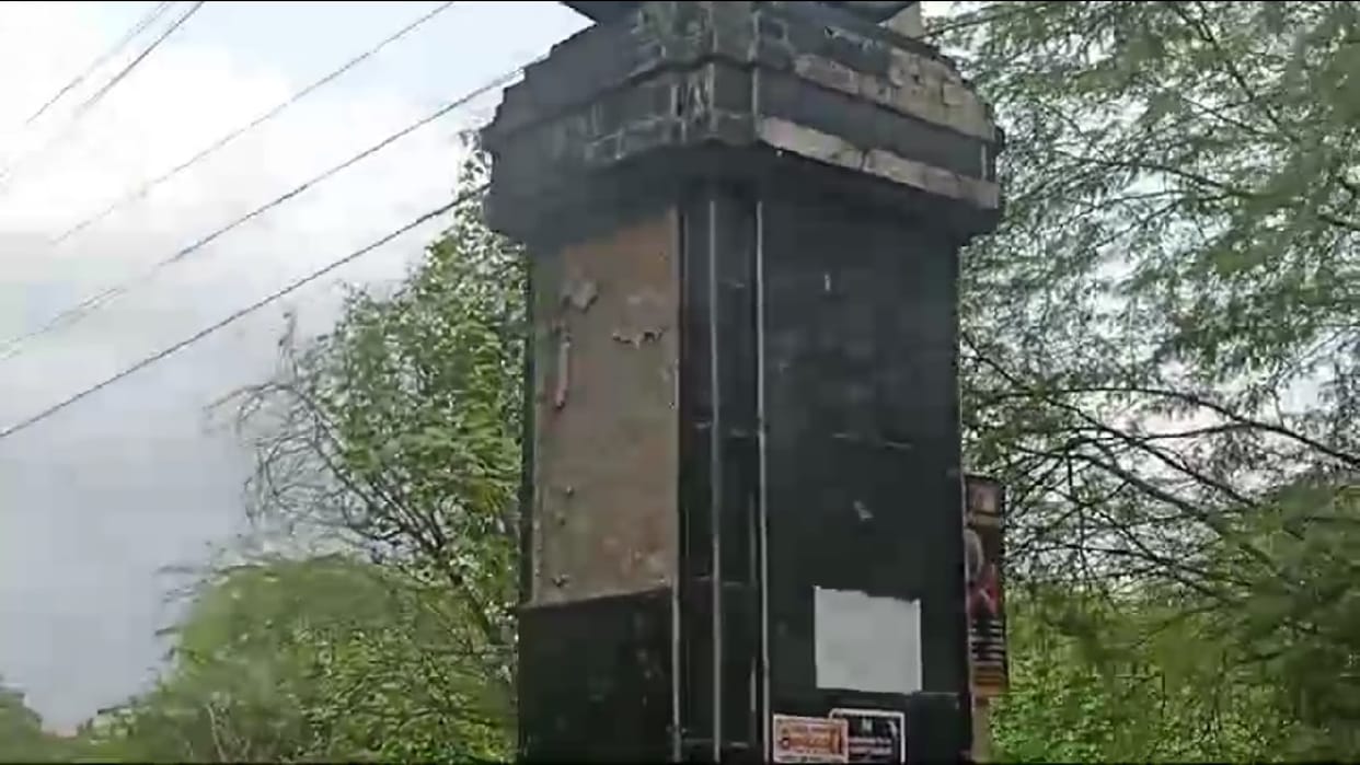 Tiles uprooted from martyr s memorial gate in Jhansi