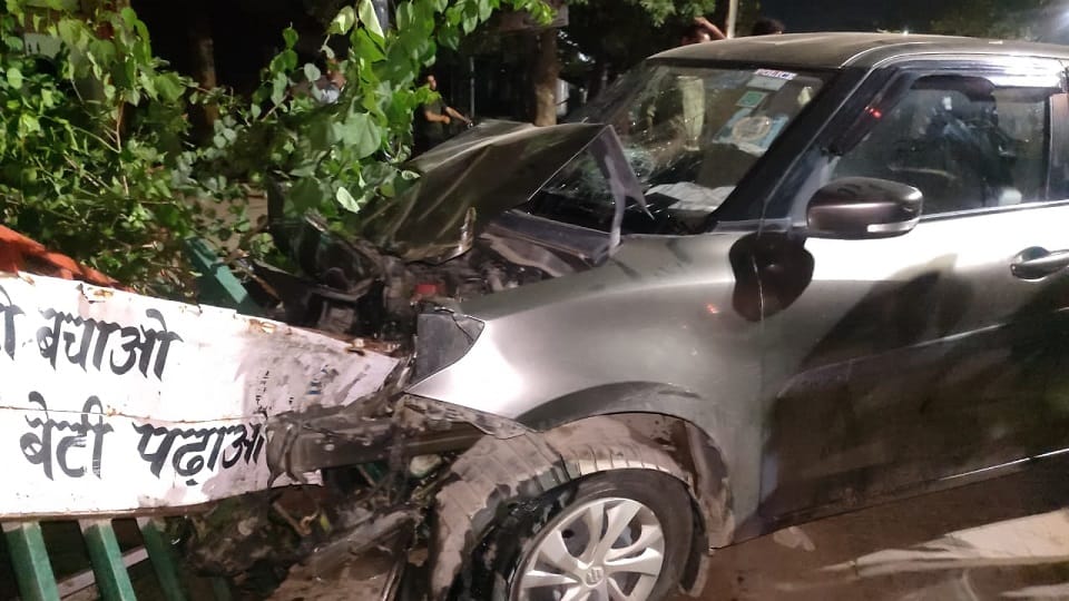 Drunk policeman car ran over aunt and niece both died in Gulaothi