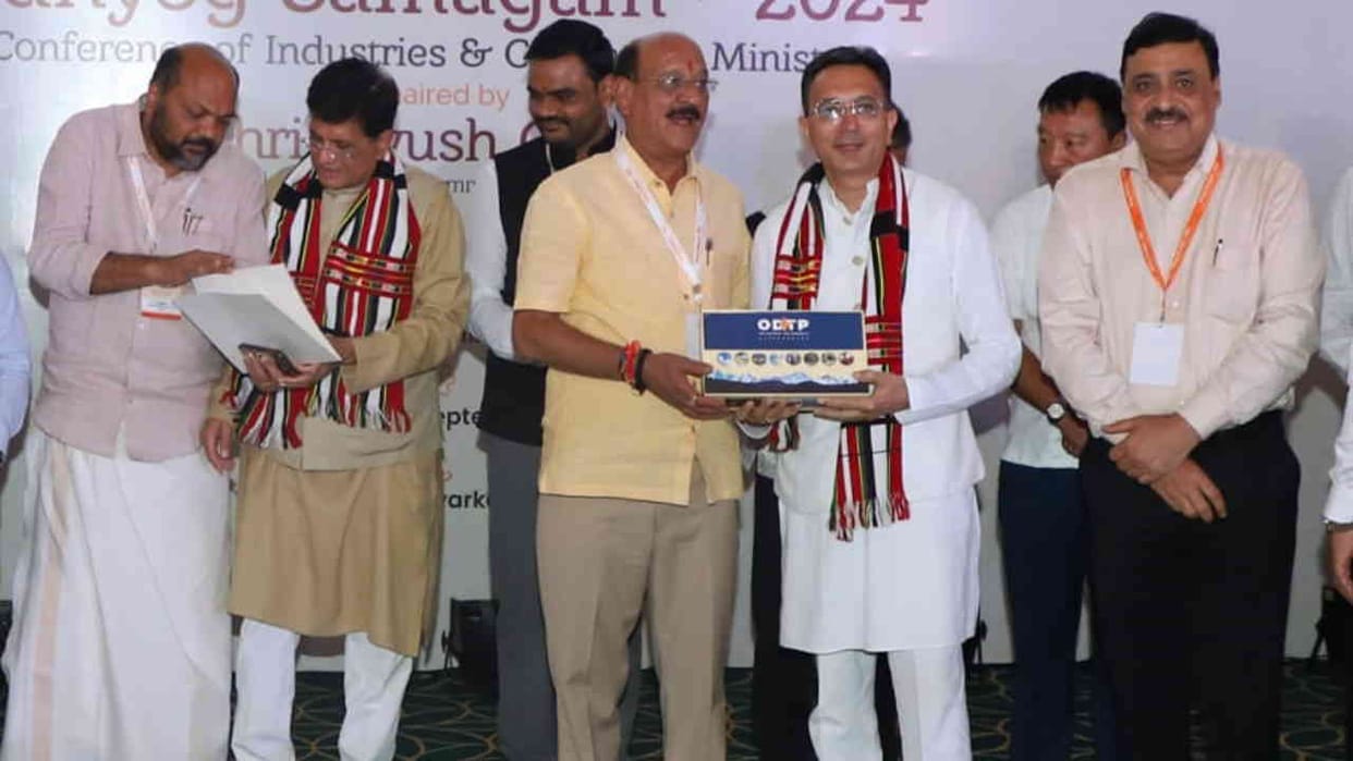 Uttarakhand received the Top Achievers Award for implementing the single window system