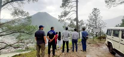 Uttarkashi News Team of experts reached to survey landslide happening from Varunavat mountain