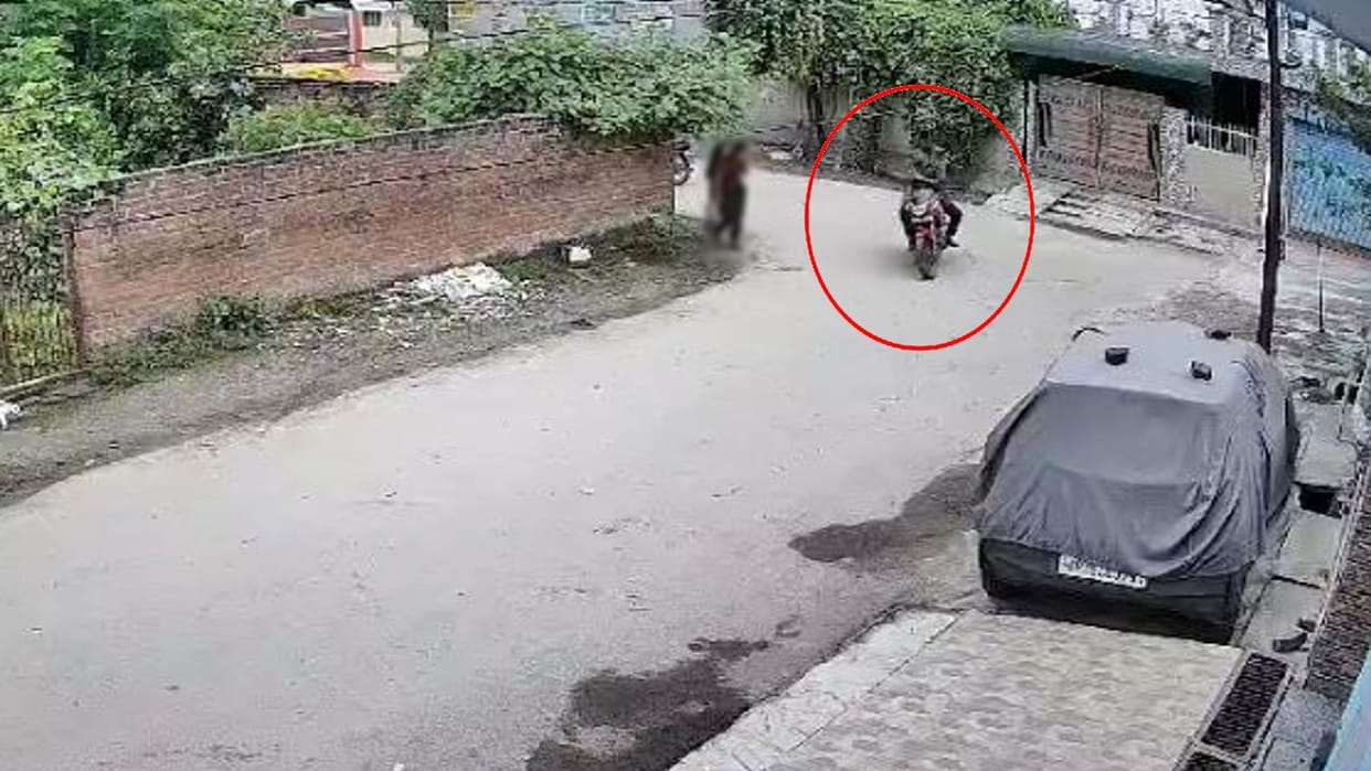bike rider molested school girl on road in Bareilly