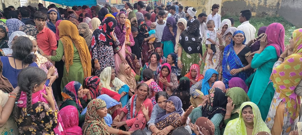 Hathras Accident Seeing dead bodies of innocent people in Samra such noise of screams tore heart