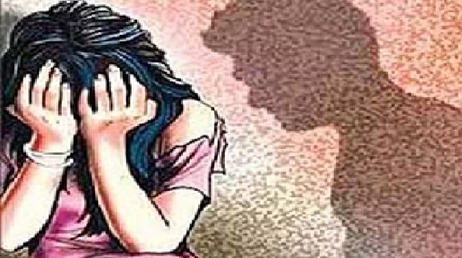 Tribal girl gang raped on her way back from school jharkhand news in hindi