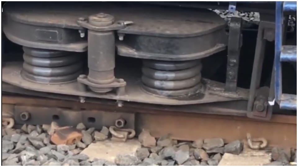 Two coaches of Indore-Jabalpur Overnight Express derailed in Jabalpur Hindi News