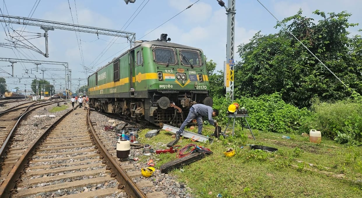Chitrakoot Train Accident, Goods train engine derailed, railway officials engaged in damage control