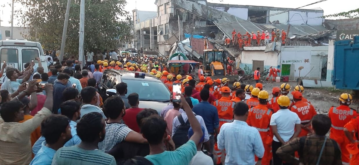Lucknow: CM Yogi took cognizance of the collapse of a three-storey building, senior officials reached the spot