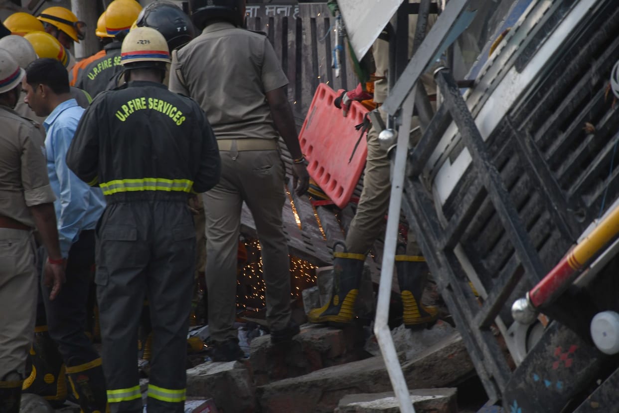 Building collapsed in Lucknow: Emergency hospitals were evacuated within ten minutes, 16 ambulances were neede