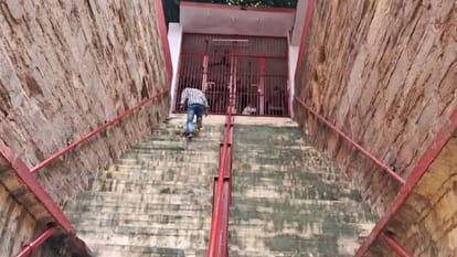 Lolark Kund special story of bathing in leads to birth of child in varanasi