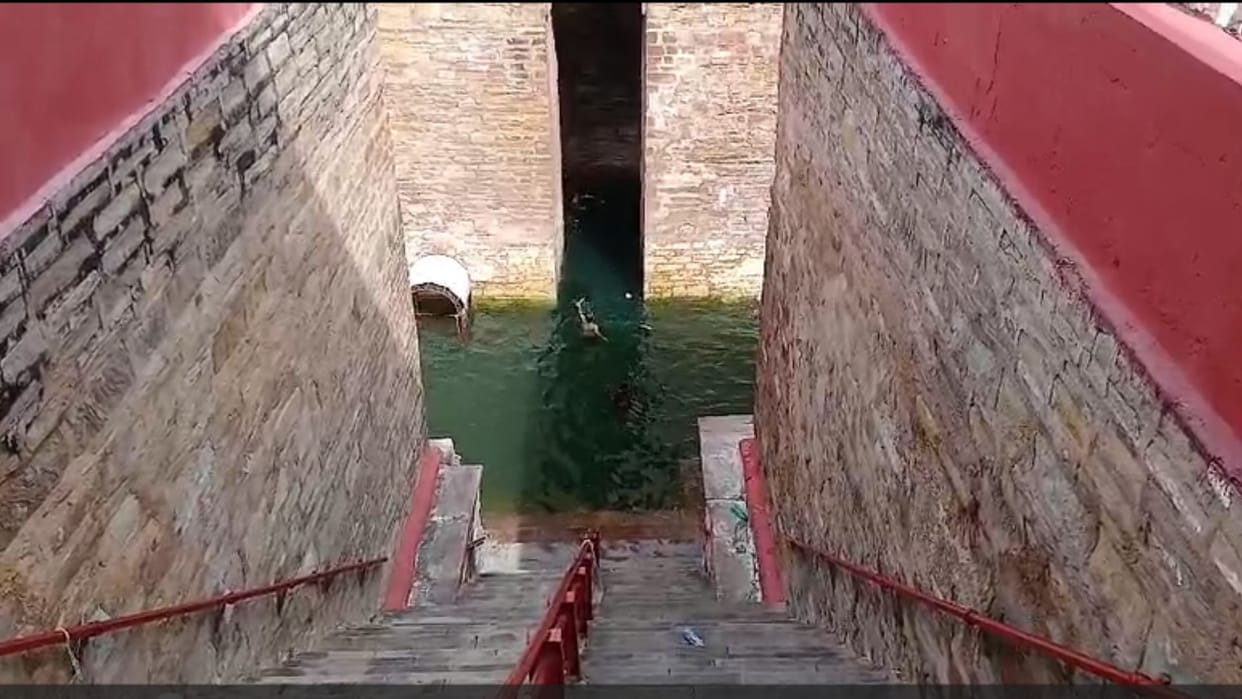 Lolark Kund special story of bathing in leads to birth of child in varanasi