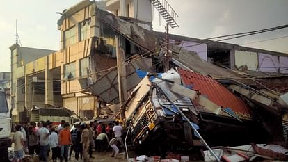 Lucknow: A building collapsed in Transport Nagar.