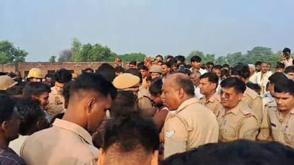 Villagers caught the thieves and beat them to death protest against police in Bareilly