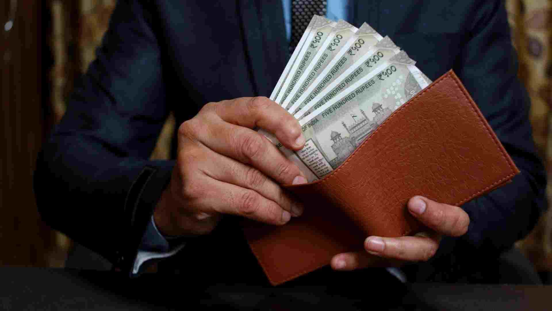 8th Pay Commission News: After Seven Pay Commissions Minimum Wage Increased From 50 to 18000 Rs
