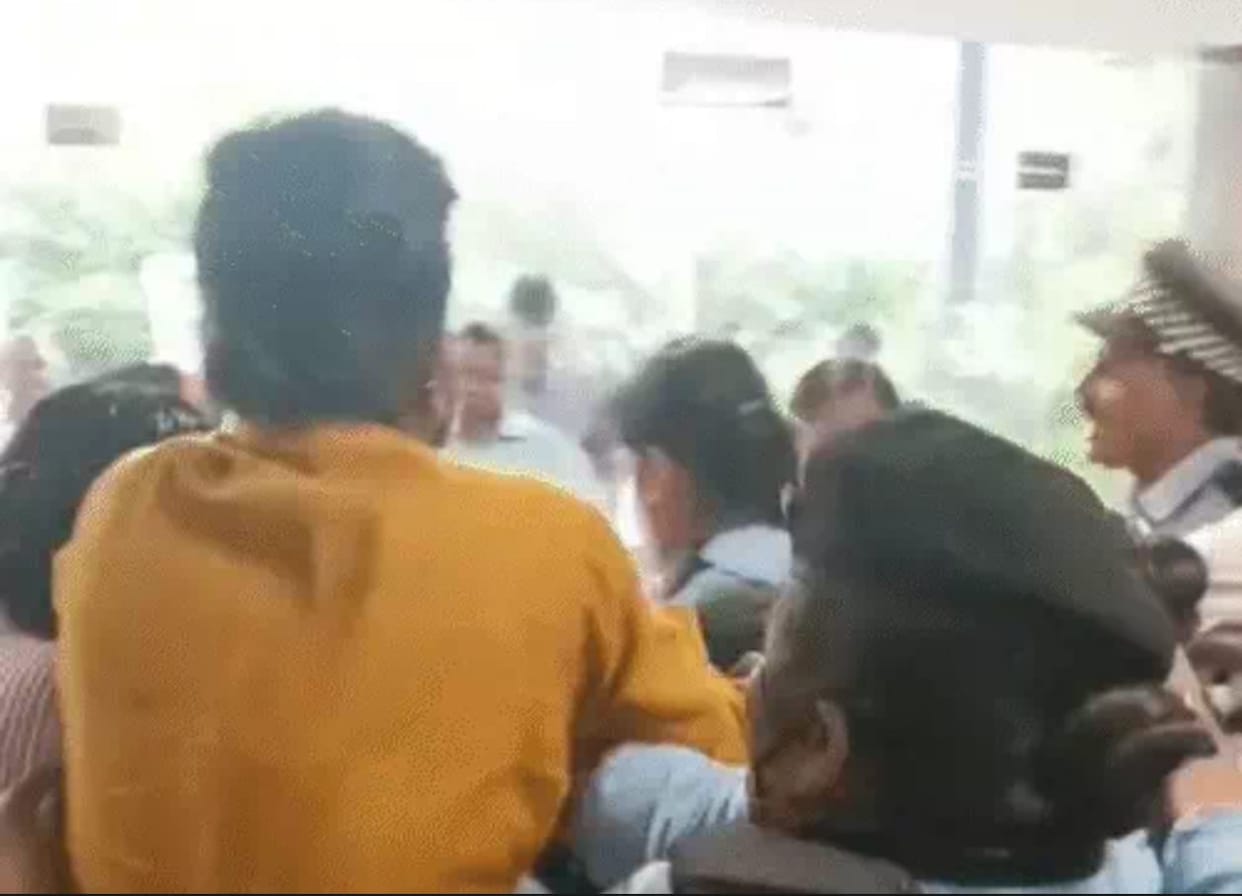 Indore: Woman guard assaulted over entry issue in Super Specialty Hospital, FIR against three