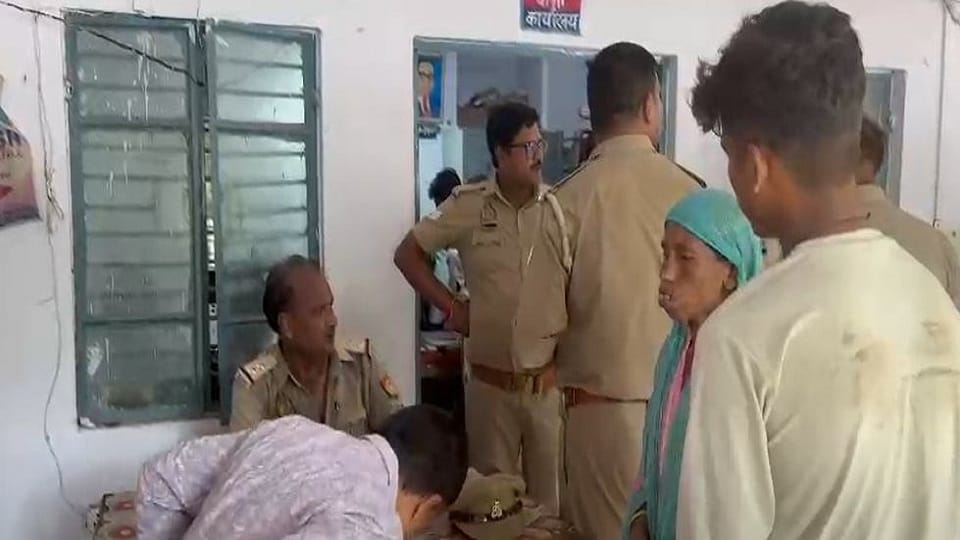 Married woman thrown out of house with daughter for dowry