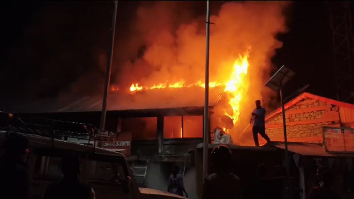 Uttarkashi Fire news huge fire broke out in a house and shop in Uttarkashi