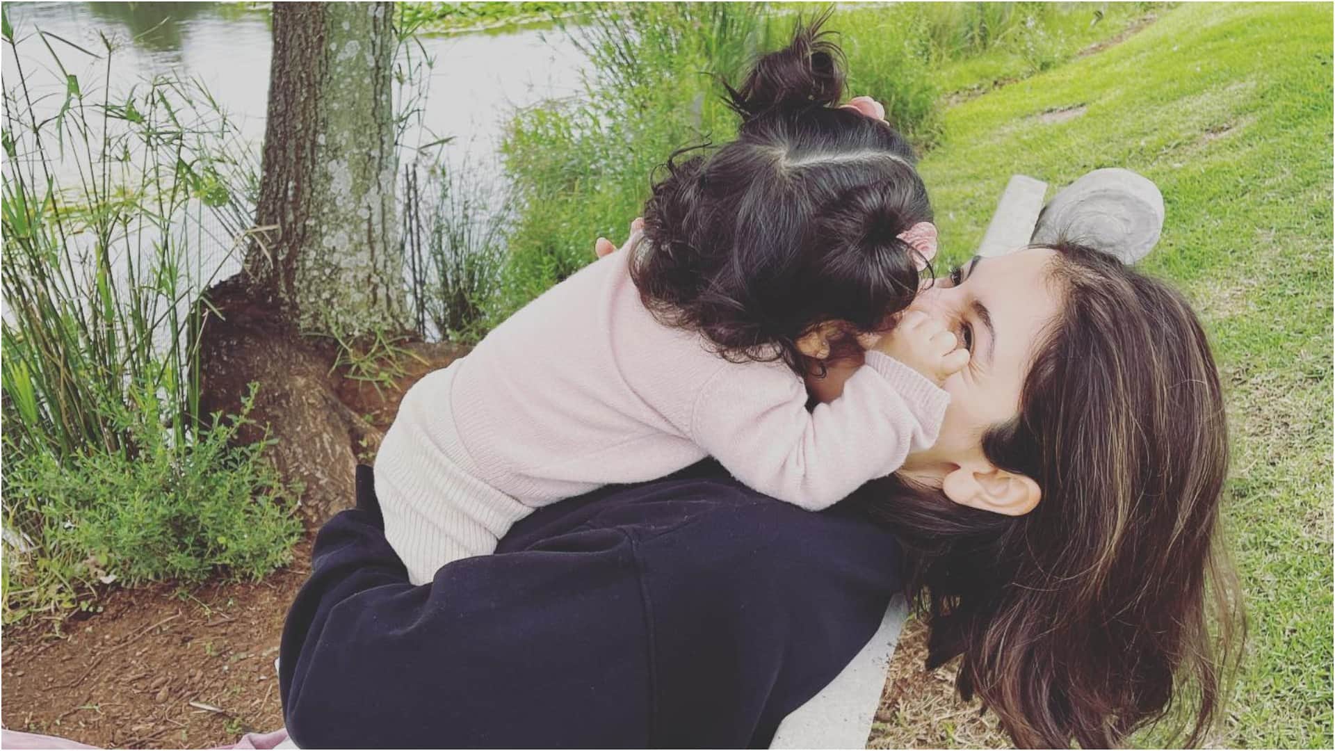 Anushka Sharma and virat kohli spotted at london streets with baby boy akaay video went viral