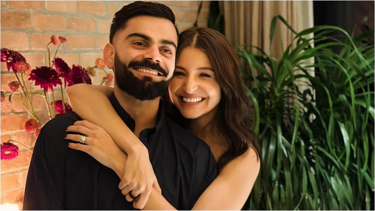 Anushka Sharma reached with husband Virat kohli to listen to Krishna Das Kirtan in Nesco Mumbai video viral