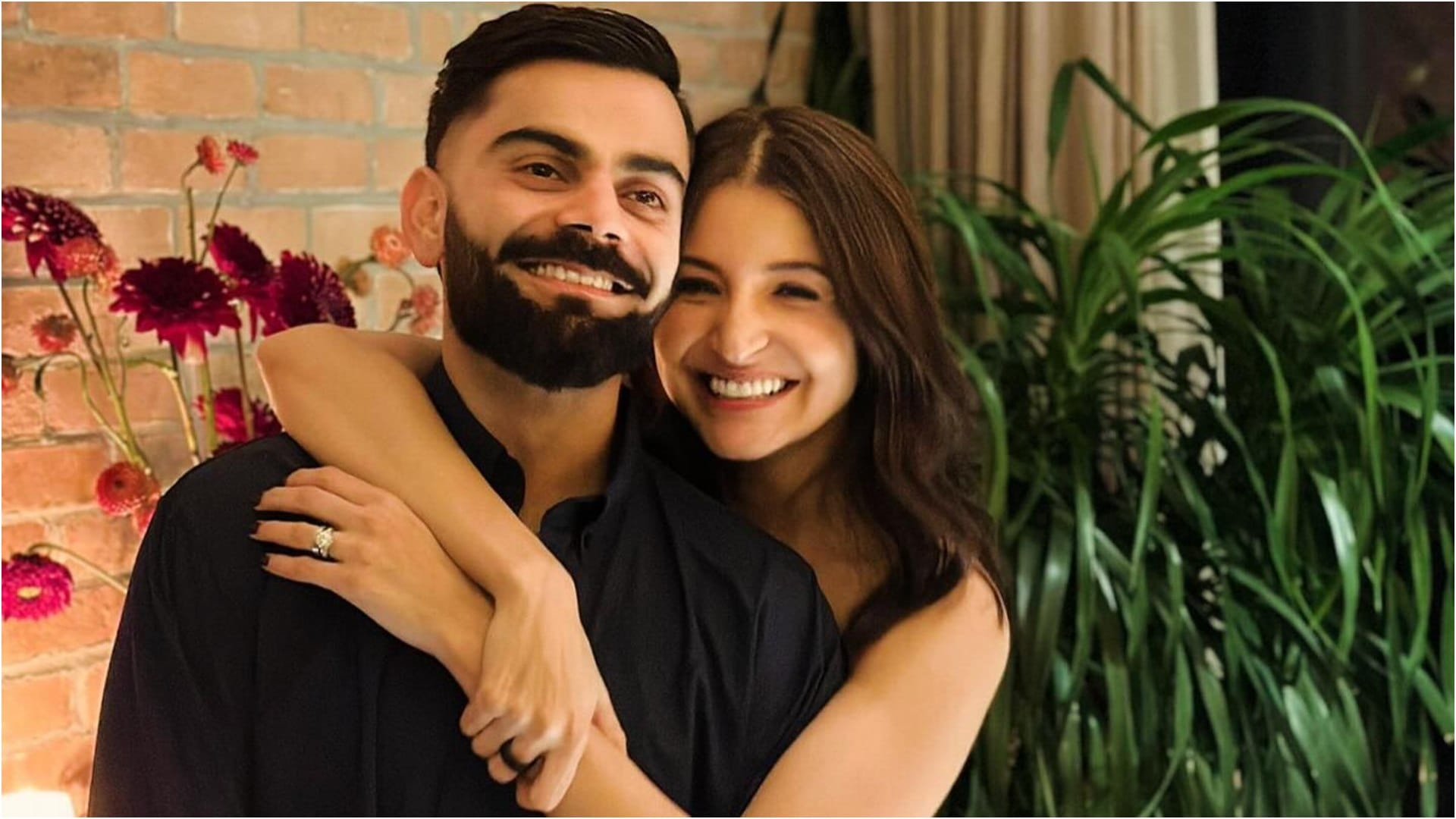 Anushka Sharma and virat kohli spotted at london streets with baby boy akaay video went viral