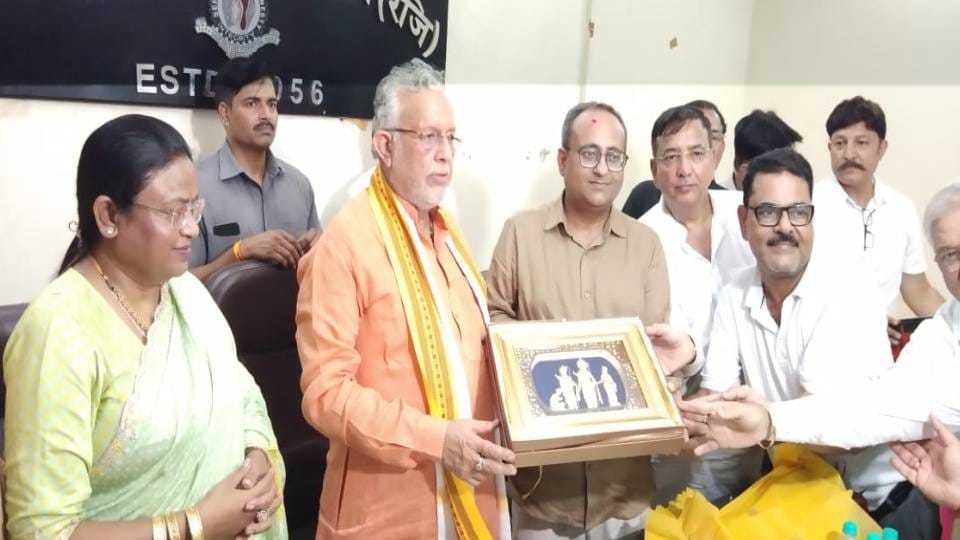 Finance Minister reached office of Agra Shoe Factors Federation and assured to reduce GST on shoes