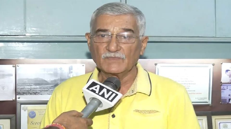 Defense expert Gaur said Pakistan should stop comparing with Indian Army in Jammu