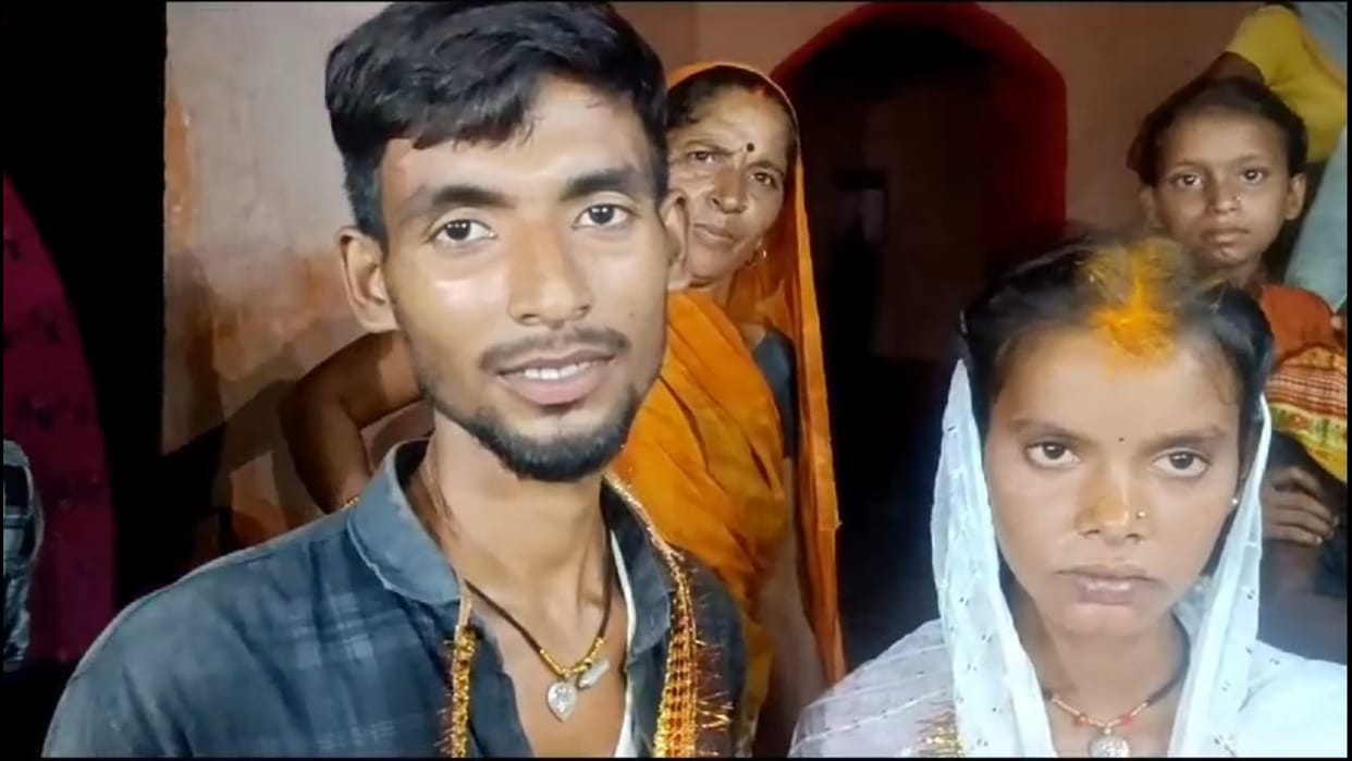 Gaya News: Lover reached girlfriend's village to meet her, family and villagers got married in the temple.