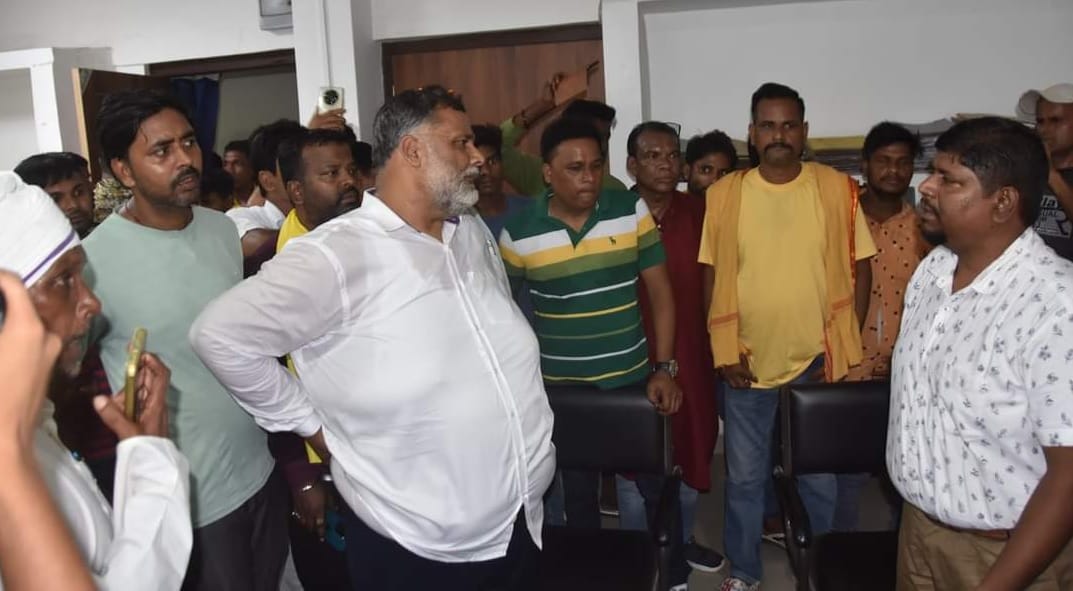 Bihar News: MP Pappu Yadav reached Rupauli block headquarters, head clerk found drunk, arrested