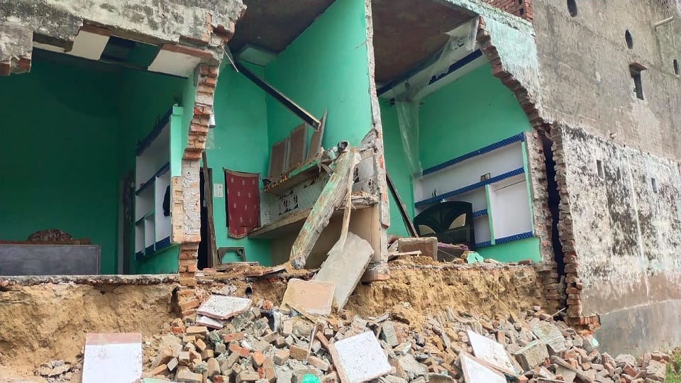 wall of the house collapsed in the rain