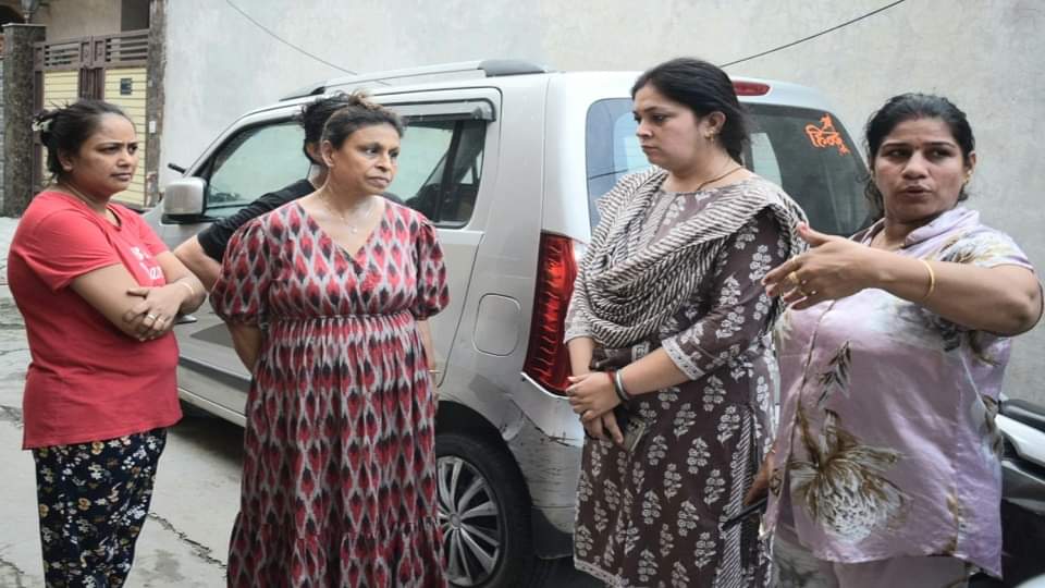 UP News: 20 lakh rupees stolen by cutting the grill of scrap dealer's office in Meerut