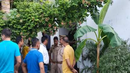 murdered in Dhumanganj, dead bodies of father and two daughters found inside house, police reached the spot