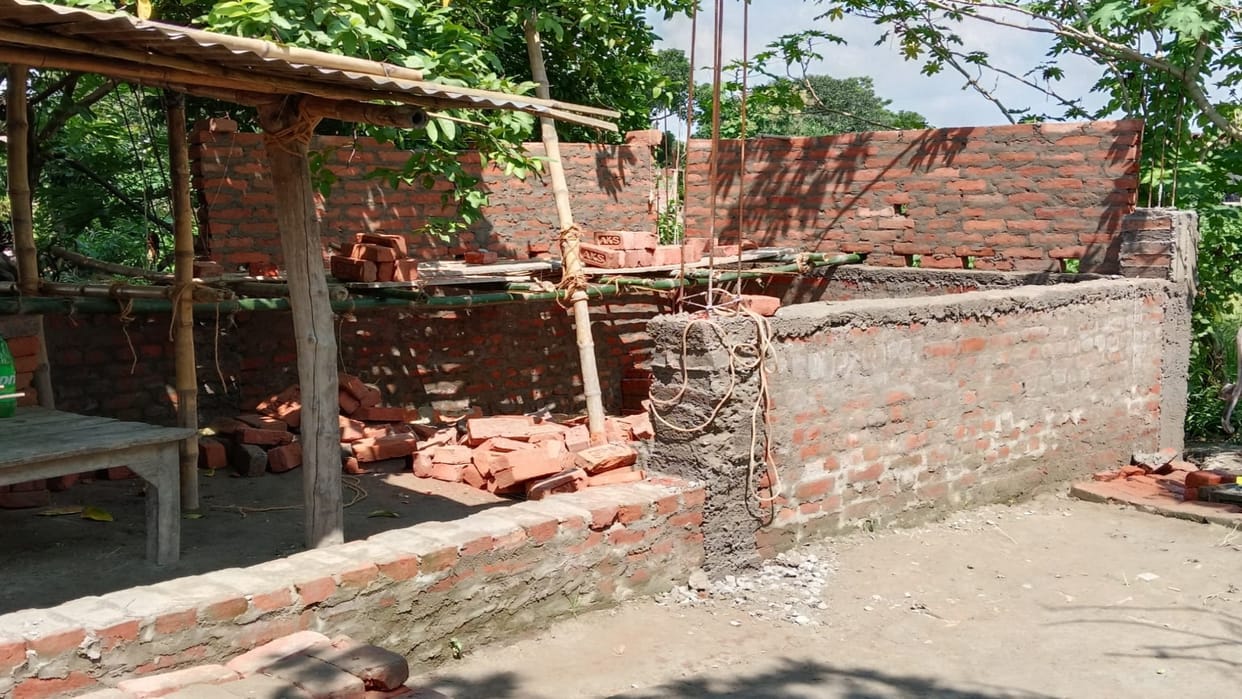 Gopalganj News: Clash with CO who went to stop construction work on government land, police stopped work