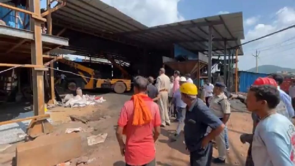 Major accident due to breaking of coal bunker in Alumina Hydrate Plant three dead in Ambikapur
