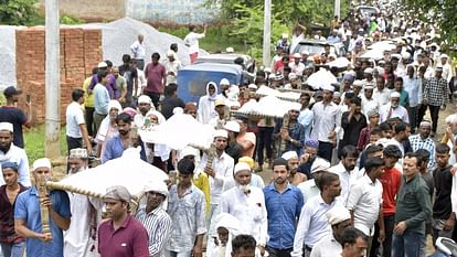Hathras Accident: कैसे जी पाएगा परिवार, पहले नहीं देखा ऐसा मंजर...छलक पड़े लोगों के आंसू Hathras Accident How will the family survive such a scene has never been seen before people shed tears