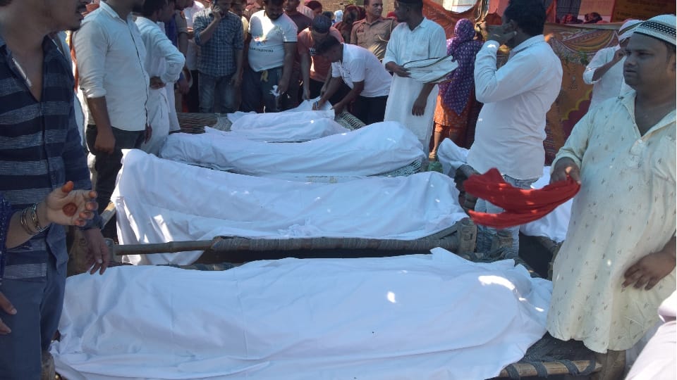 Hathras Accident Samra is immersed in sorrow mourning everywhere These pictures will make you cry
