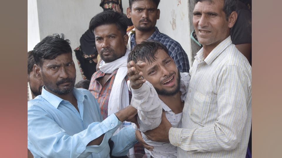 Hathras Accident Samra is immersed in sorrow mourning everywhere These pictures will make you cry