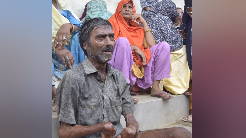 Hathras Road Accident News 14 bodies set out on their final journey Samra village in Agra cried out in pain