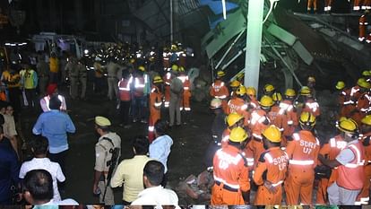 Lucknow Building Collapse: Protest against case file against owner.